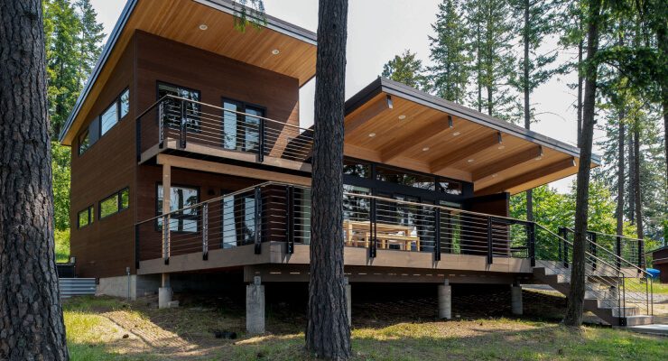 The home from outside, Hayden Lake