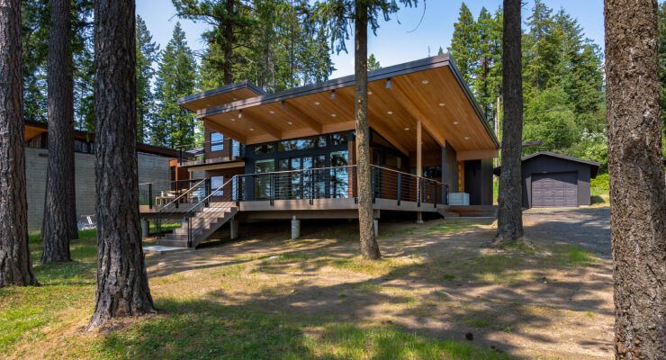 The home from outside, Hayden Lake