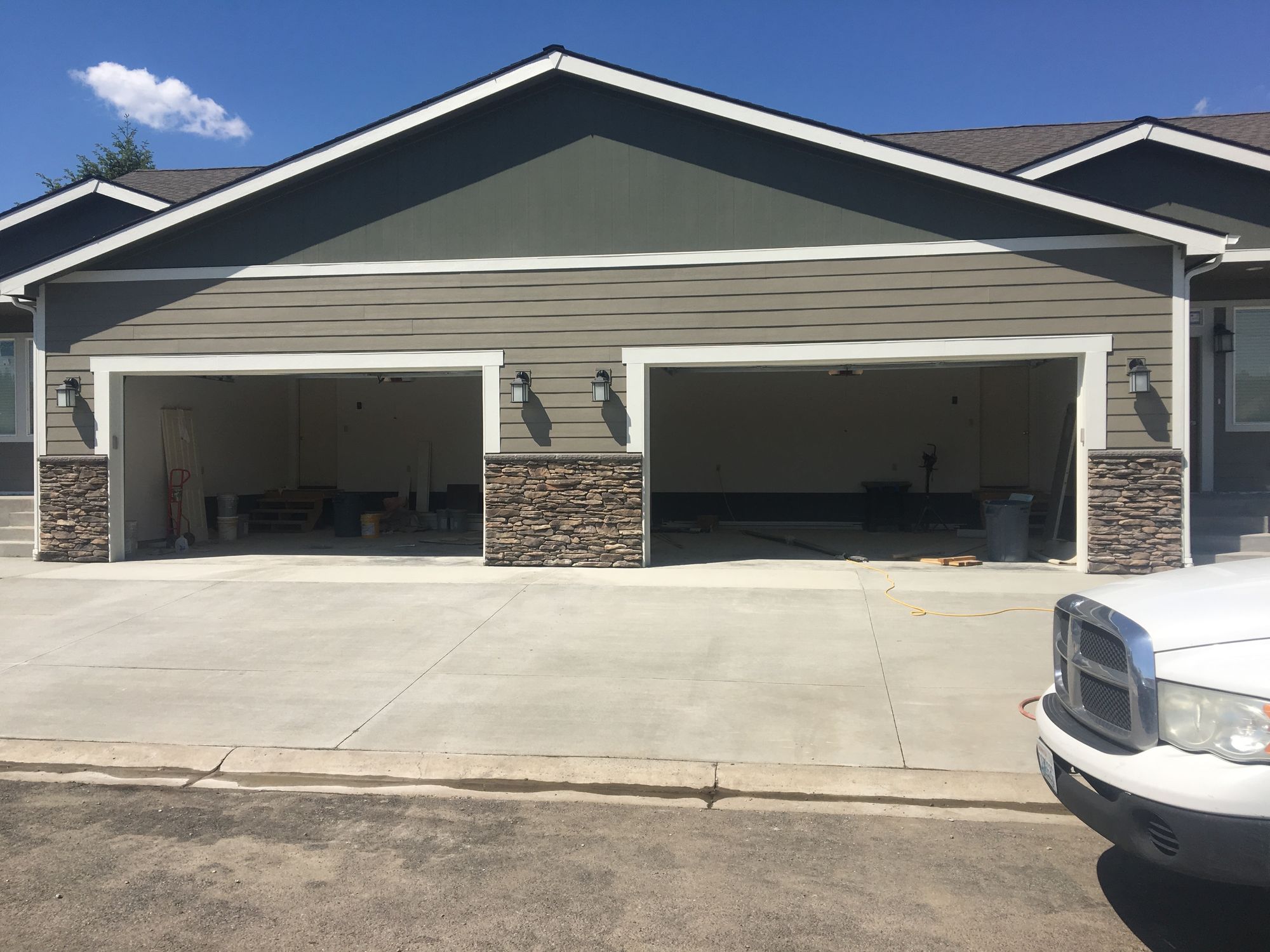 Duplex garages, Ona Lane