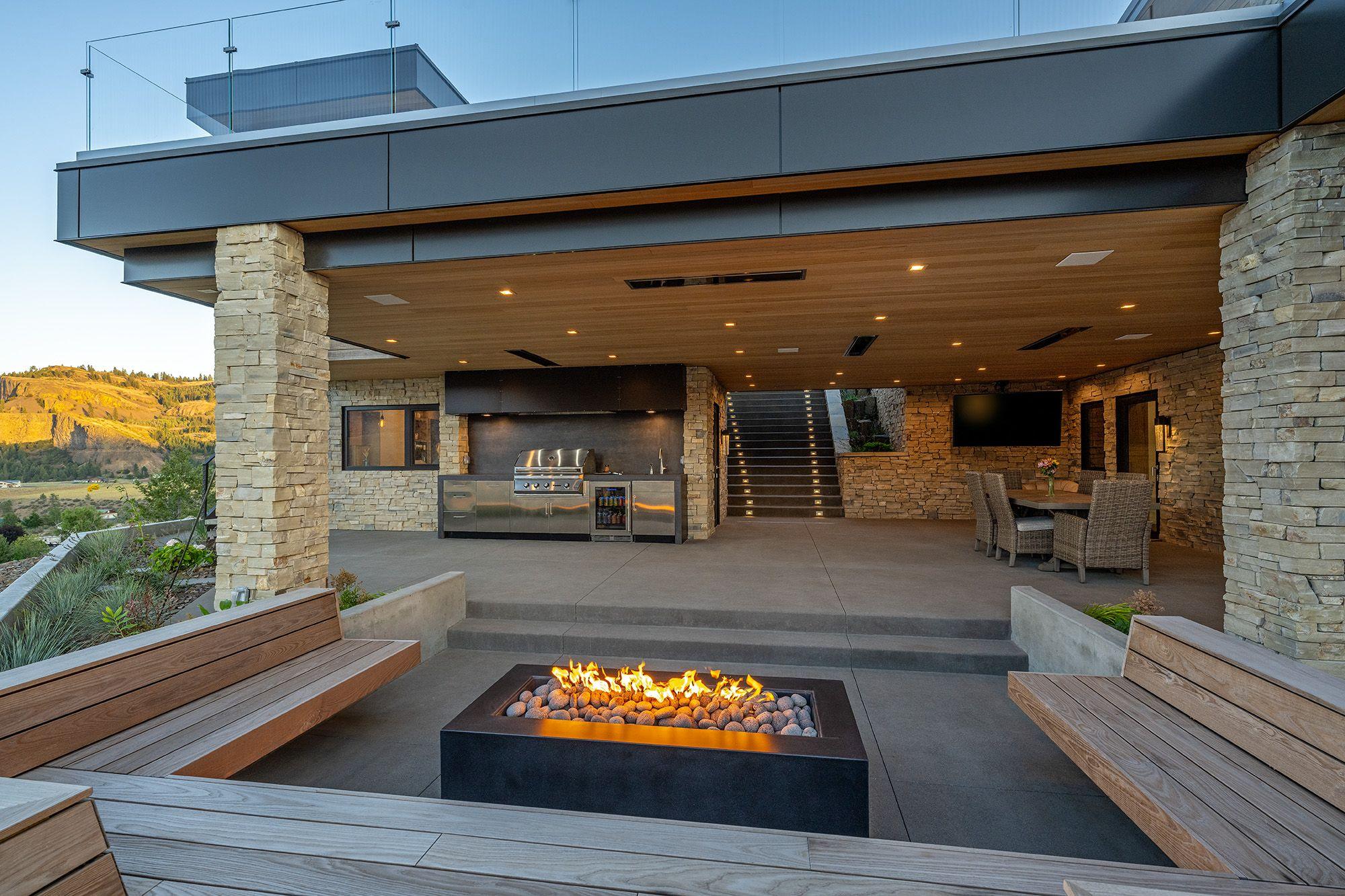 Terrace with a fire table and stone columns, Roosevelt