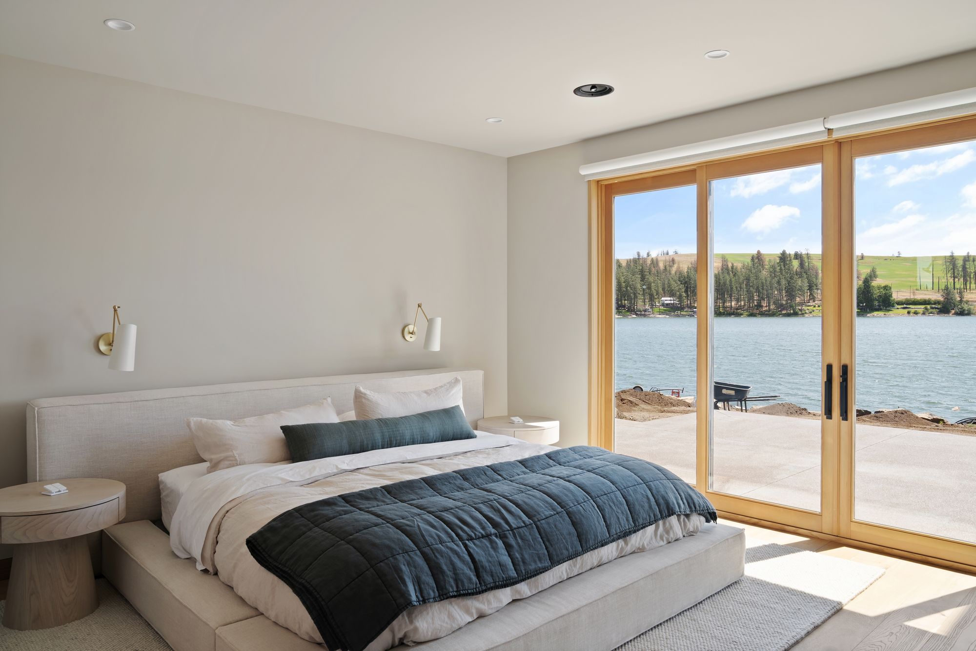 Bedroom with sliding doors to the lake, Silver Lake